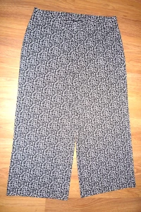 Pantalones Cortos Chico's Travelers Estampado Ponte Acetato Blanco y Negro Talla 2 (M) Nuevos con Etiquetas - Imagen 1 de 3