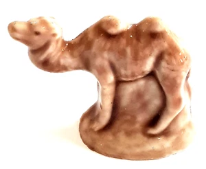 Statuina cammello promozionale tè rosa rosso ceramica Wade vintage nuova NOS - Foto 1 di 2