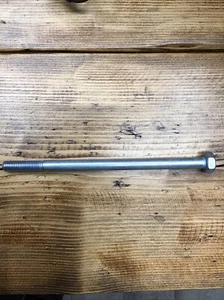 LAND ROVER DEFENDER BOLT FOR MIDDLE EXHAUST BRACKET TD5 & SUSPENSION 110/130  - Picture 1 of 2