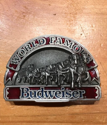 ESMALTE ROJO Y AZUL MUNDIALMENTE FAMOSO BUDWEISER HEBILLA DE CINTURÓN CARRO DE CERVEZA CABALLO CLYDESDALE Foto 1 de 4