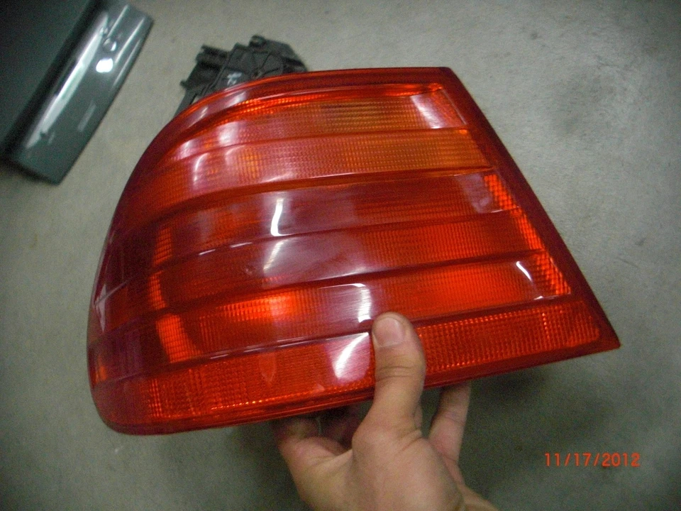 (1996-1999) LUZ TRASERA IZQUIERDA MERCEDES-BENZ W210 ORIGINAL E55 AMG E430 E320 E420 Foto 1 de 1
