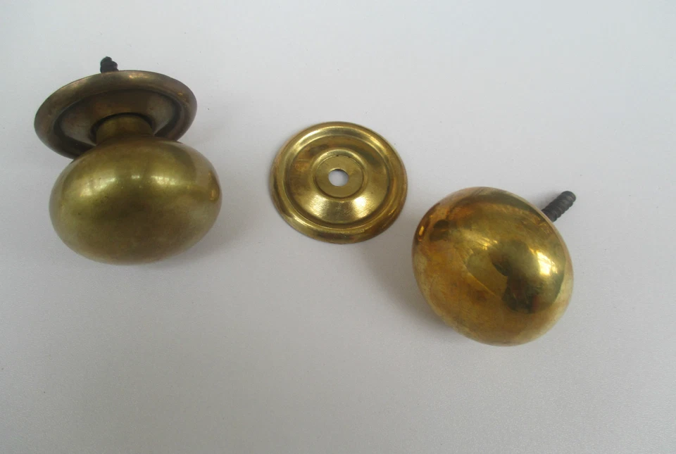 OLD VINTAGE VICTORIAN ROUND KITCHEN CABINET CUPBOARD DRAWER WARDROBE KNOBS  - Image 1 of 1