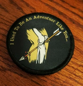 Parche moral Arrow to the Knee Skyrim divertido táctico militar ejército fus Ro Dah! - Imagen 1 de 12