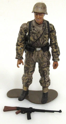 21st Century Toys 1:18 WWII German Waffen Infantry Soldier Desert Camo #E5 Cover