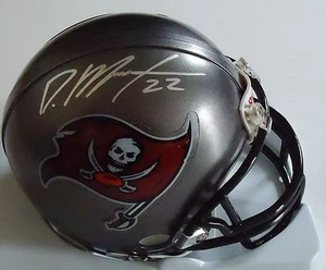Mini casco de fútbol americano firmado por Doug Martin con certificado #DM22 - Imagen 1 de 1