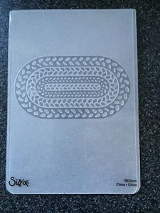 SIZZIX LARGE A6 TEXTURED EMBOSSING FOLDER BRAIDED RUG CARPET FREE P&P - Picture 1 of 1