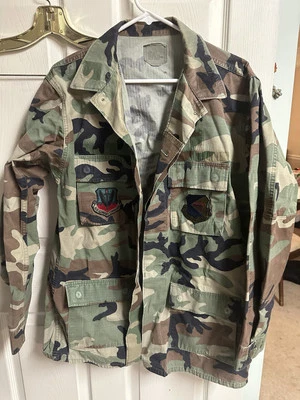 US Air Force Command Woodland Camo Jacket Medium Long Shirt Distressed - Image 1 of 4