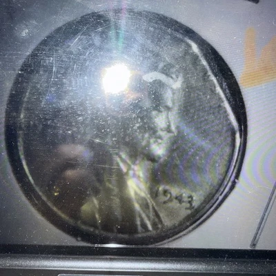 1943 Very  Rare Lincoln Penny  With Error Clipped  Planchette And No Mint Mark. - Image 1 of 4