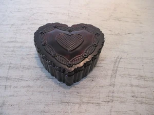 Vintage Avon Cape Cod herzförmige Schmuckschatulle Royal rubinrot Schale mit Deckel Neu ohne Verpackung - Bild 1 von 6