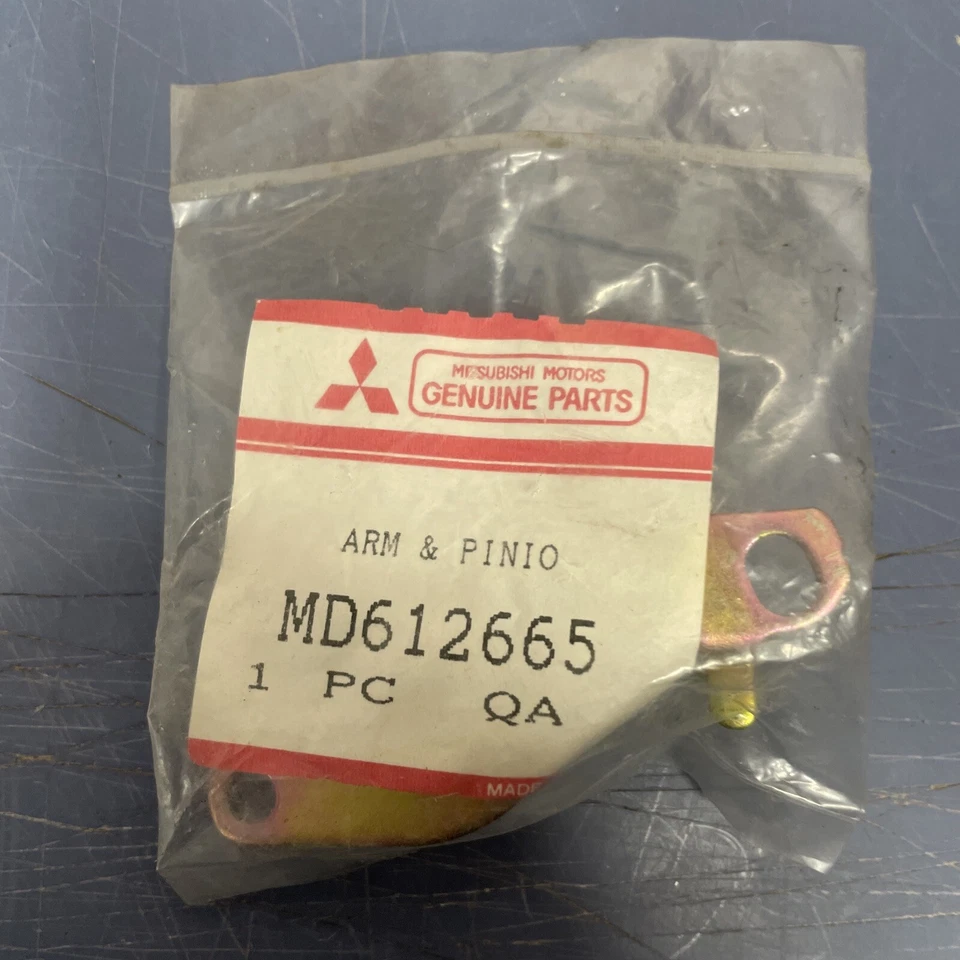 Rare NOS 1986 Dodge Dakota Carburetor Arm And Pinion Mitsubishi Motors MD612665 - Image 1 of 4