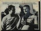 1959 Press Photo Parry O'Brien & Dallas Long USC frosh for shotput record