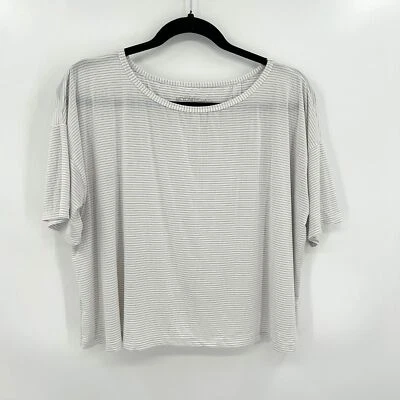 Camisa de Entrenamiento BEYOND YOGA Blanca Gris Rayas Espalda Dividida Cuadrada Manga Corta Pequeña Foto 1 de 4