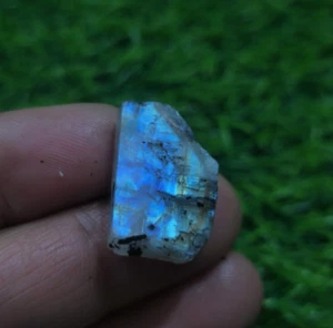 Natural Blue Rainbow Moonstone Rough 29 Crt Loose Gemstone For Jewelry - Picture 1 of 8