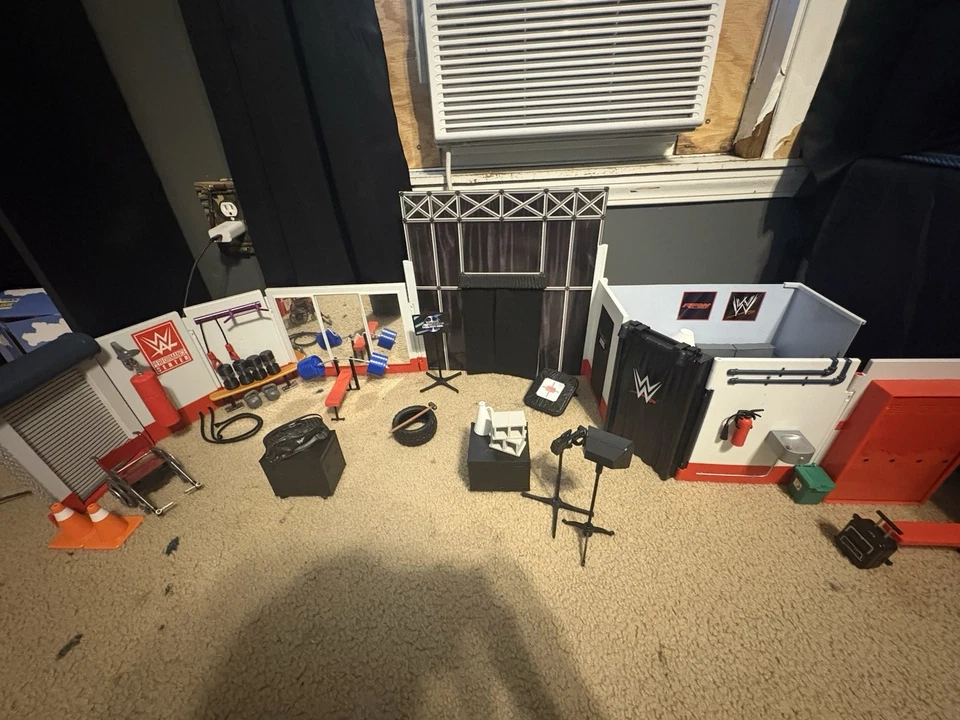 Juego WWE Backstage Brawl y juego WWE Performance Center Foto 1 de 4