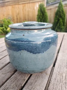Olla con tapa de cerámica de estudio tarro esmaltado contenedor de golosinas para perros FIRMADO azul - Imagen 1 de 10