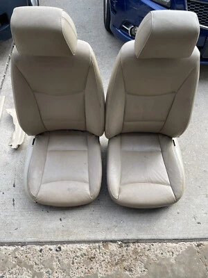 BMW 325i 2008 par de asientos delanteros. Foto 1 de 3