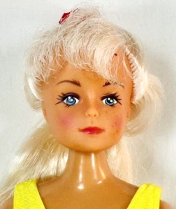 Betty Teen Fashion Doll Tong Barbie Clone Blonde Hair Yellow Swimsuit 1970s - Picture 1 of 10