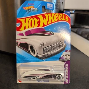 2025 Hot Wheels White Purple Passion 1/5 HW Designed By 5/250 HYX55 - Picture 1 of 5