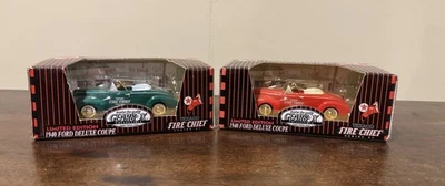 Lot of 2 Gearbox 1940 Ford Deluxe Couple Red & Green Diecast Pedal Car 1:43 New - Image 1 of 4