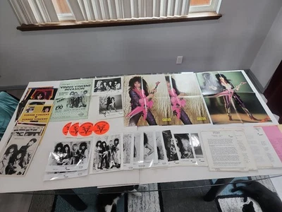 Lote de recuerdos de la invasión de Vinnie Vincent autógrafos, carteles, kits de prensa, fotos Foto 1 de 4