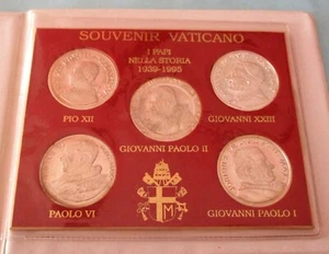 1939-1995 SOUVENIR SET VATICANO. 5 SILVER PLATED PAPAL MEDALS.  WITH HOLDER. - Picture 1 of 3
