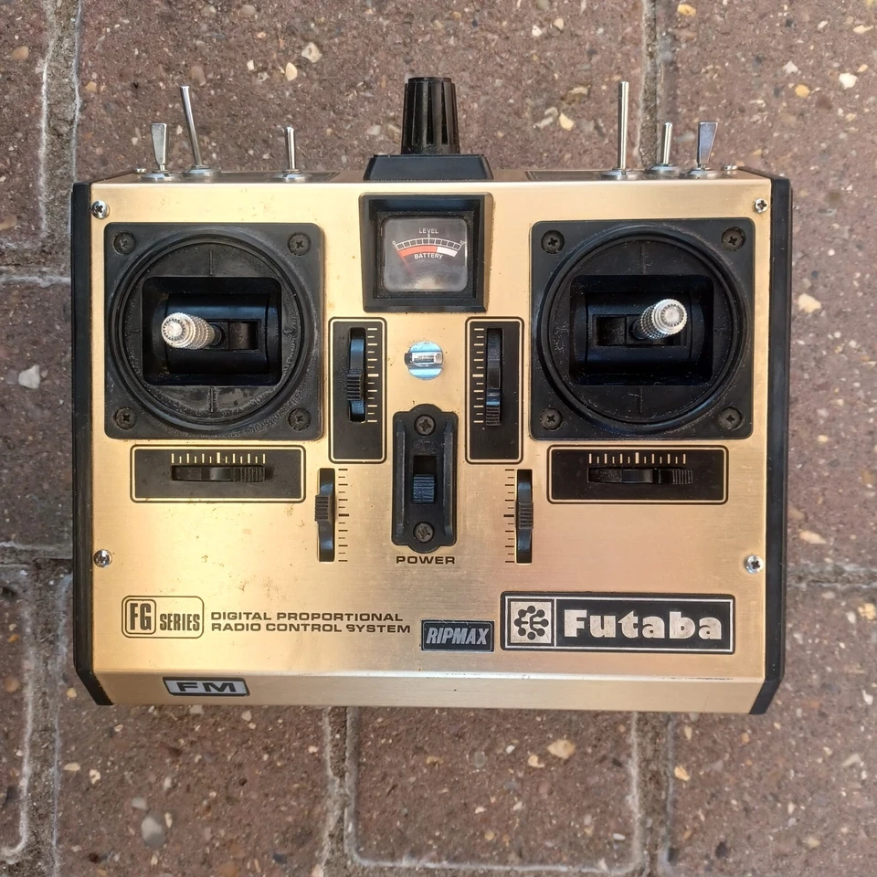 Trasmettitore FUTABA FG 7 GOLD (module bay) ideale per conversione a 2,4 GHz LemonRx - Immagine 1 di 3