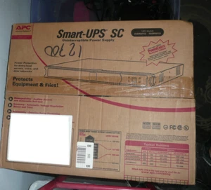 APC SC450RM1U 450VA Smart UPS System Rack Mountable Uninterruptible Power Supply - Afbeelding 1 van 3