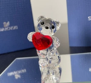 Swarovski Figur Kris Bär - Ein Herz für dich 958449 mit Box Neuwertig - Bild 1 von 8