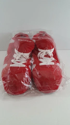 Wisconsin Badgers Comfy Feet Sneaker Slippers Womens XL 10-11.5 Soft Red Cover