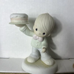 Precious Moments Figurine: 12157 This is the Day Which the Lord has Made (5") - Picture 1 of 5