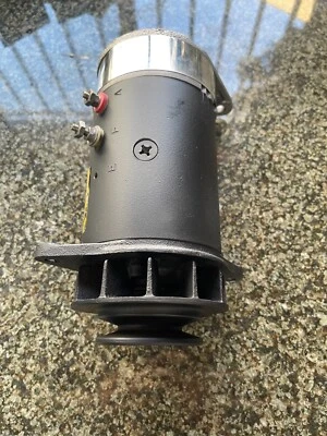 Toyota Generator FJ FJ25 FJ40 BJ Land Cruiser OEM Denso 27000-073-1 27000-40010 - Image 1 of 4