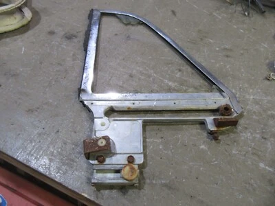 1958 年福特 Thunderbird 2 门硬顶四分之一窗玻璃框架装饰乘客 — 第 1/3 张图片