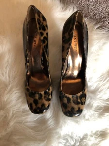Nine West Leopard Print Stiletto Pumps Size 8.5 Round Toe Women’s Shoe - Picture 1 of 2