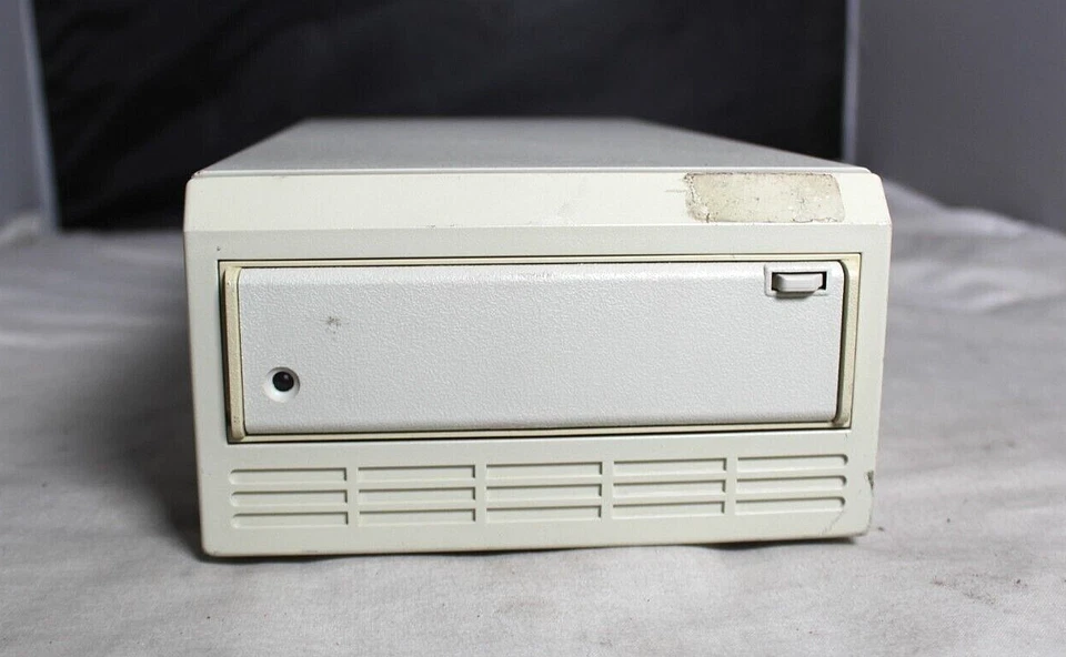 TandBerg Data Panther 2000SE Mini External SCSI Tape Drive - Image 1 of 4