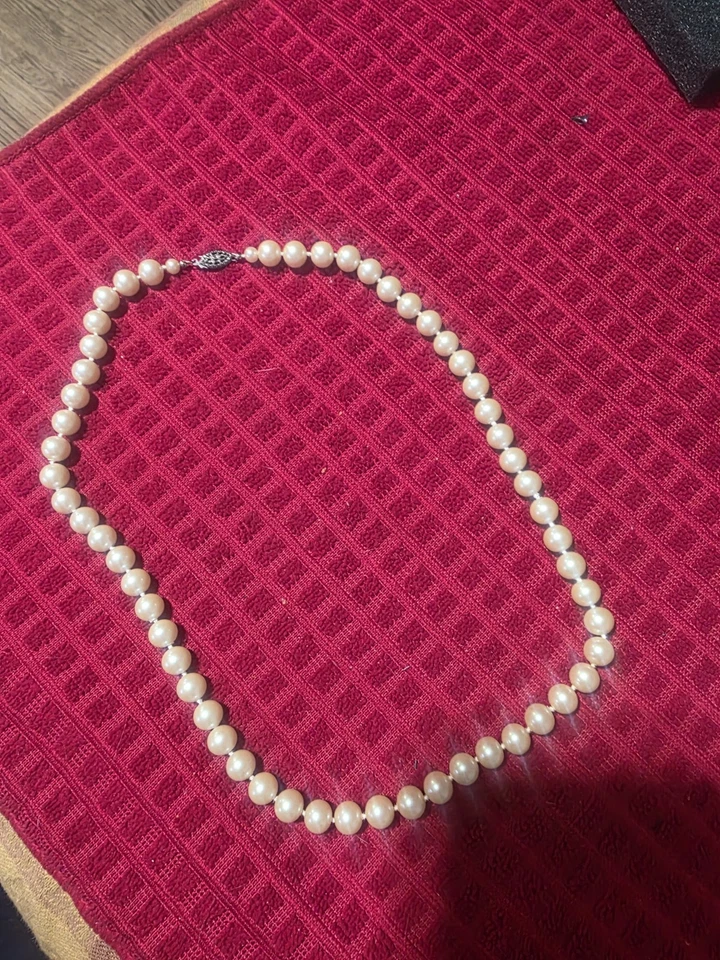 Very Nice Cream.colored Pearl Necklace - Image 1 of 4