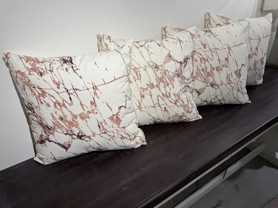 Juego de almohadas de diseño Ashley Furniture Mikiesha de (4) 20”x20” rosa/blanco ¡Nuevo! Foto 1 de 4