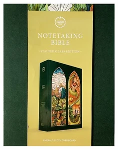 Holman CSB Stained Glass Bible; 2022; Emerald Green Cloth Over Board; 8 Point - Imagen 1 de 9
