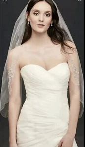DAVID'S BRIDAL 45011120 CRYSTAL FINGER LENGTH WHITE WEDDING VEIL $179 - Picture 1 of 8