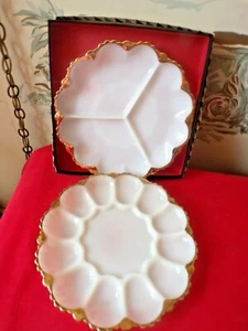 2 Vintage Anchor Hocking white milk glass plates with gold trim-egg plate÷ - Imagen 1 de 4