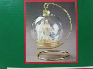 House of Lloyd® Christmas Around The World Drei Könige Ornament mit Ständer  - Bild 1 von 4