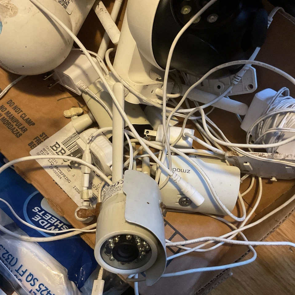 Zmodo 1080P HD WiFi Indoor/Outdoor Home Security Camera with Night Vision - Image 1 of 1