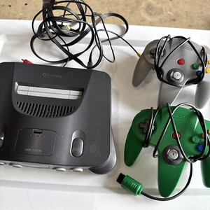 VTG Nintendo 64 N64 console With 2 Controllers AUTHENTIC- NO POWER CABLE - Picture 1 of 1