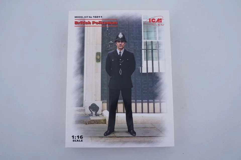 ICM British Policeman 1:16 16011 modellismo - Immagine 1 di 1