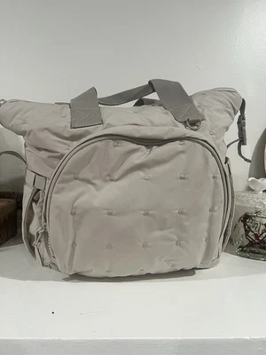 Mochila de Mano Zara Maternidad Acolchada Pañales - Bronceado Claro Doble Asa Bolsillos Foto 1 de 4