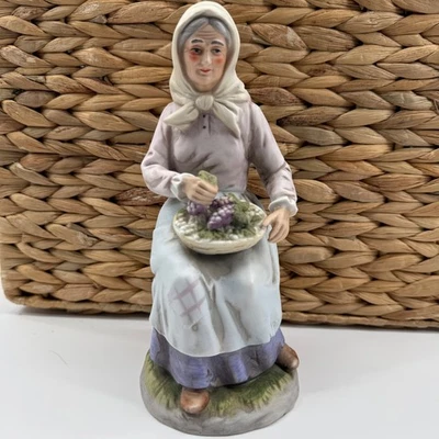 Estatuilla de porcelana vintage HOMCO 1433 mujer mayor sosteniendo uvas Taiwán Foto 1 de 4