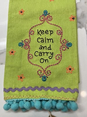 Toalla para plato de té de lino Natural Life MANTÉN LA CALMA Y LLEVA A CABO pompones bordados con etiquetas Foto 1 de 4