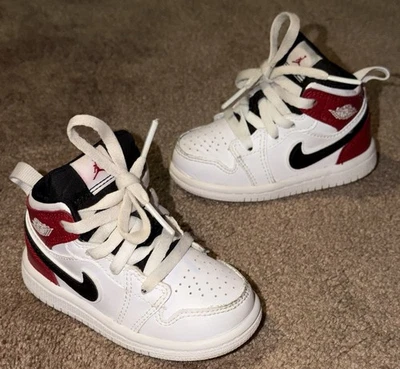 ZAPATOS MEDIOS AIR JORDAN RETRO 1 640735-116 5C NIÑO PEQUEÑO BLANCO GIMNASIO ROJO CHICAGO BULLS Foto 1 de 4