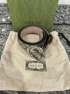 Cinturón Gucci GG con hebilla G entrelazada precio de venta sugerido por el fabricante $510 105/42 SPB-TS 339976 - Imagen 1 de 7