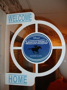 LETRERO DE PARED DISNEYS SARATOGA SPRINGS RESORT TRIBUTO SOUVENIR - Imagen 1 de 7