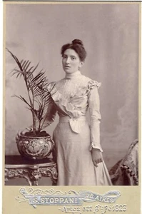 PRETTY YOUNG WOMAN IN BUENOS AIRES : FINE FASHION : CABINET CARD - Picture 1 of 3
